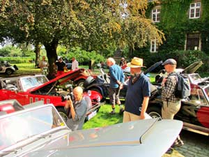 Foto anläßlich des Treffens von Panther-Fahrzeugen am 12.09.2020 im Innenhof auf Schloss Bladenhorst