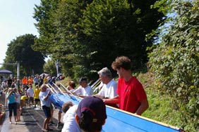 Die Mannschaft "Fritz und die Schlossgespenster" vom Rauxeler Rudertag 2008 © Ingrid Richter