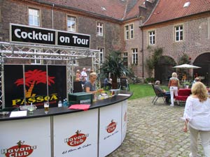 Foto einer spontanen Feier am 17.07.2020 auf Schloss Bladenhorst