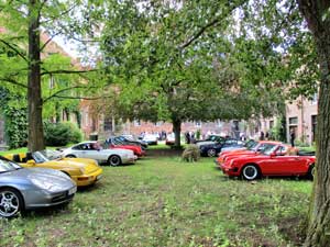 Foto anläßlich des Treffens von Porsche-Fahrzeugen des Typs 911 am 06.09.2020 im Innenhof auf Schloss Bladenhorst