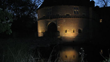 Schloß Bladenhorst - Torhaus bei Nacht