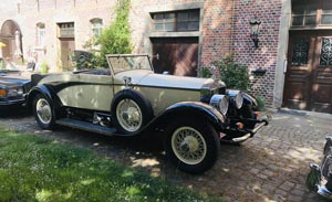Foto anläßlich der Ausstellung von Rolls-Royce- und Bentley-Fahrzeugen nach einer Ausfahrt am 15.05.2022 im Innenhof auf Schloss Bladenhorst