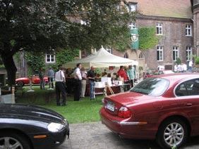 Besuch der Jaguar Association Germany e. V., Sektion Westfalen, anläßlich einer touristischen Rundfahrt.