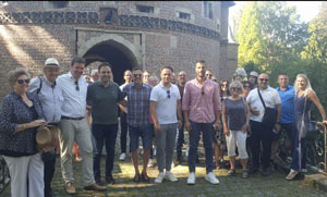 Foto anläßlich des Besuchs von Vertretern der Partnerstädte von Castrop-Rauxel am 12.08.2022 auf Schloss Bladenhorst
