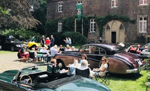 Foto vom Jaguar-Picknick auf Schloss Bladenhorst am 22.07.2023
