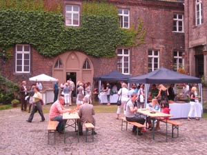 Innenhof - 20. Jahrestagung der AG "Neonatologie und Pädiatrische Intensivmedizin Ruhrgebiet" am 27.06.2009