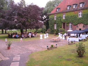 Innenhof - 20. Jahrestagung der AG "Neonatologie und Pädiatrische Intensivmedizin Ruhrgebiet" am 27.06.2009