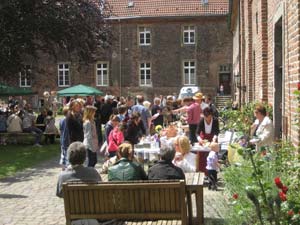 Maienglanz auf Schloss Bladenhorst am 29.05.2011