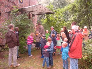 Foto von Interessierten beim Tag des offenen Denkmals am 08.09.2013 auf Schloss Bladenhorst