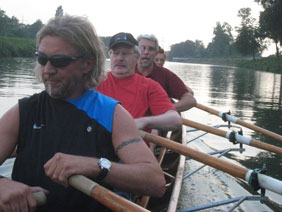 Die Mannschaft "Fritz und die Schlossgespenster" vom Rauxeler Rudertag 2008 © Ingrid Richter