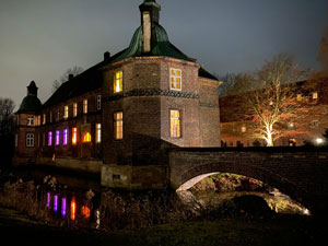 Schloss Bladenhorst bei Nacht