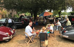 Foto vom Jaguar-Picknick auf Schloss Bladenhorst am 15.08.2026
